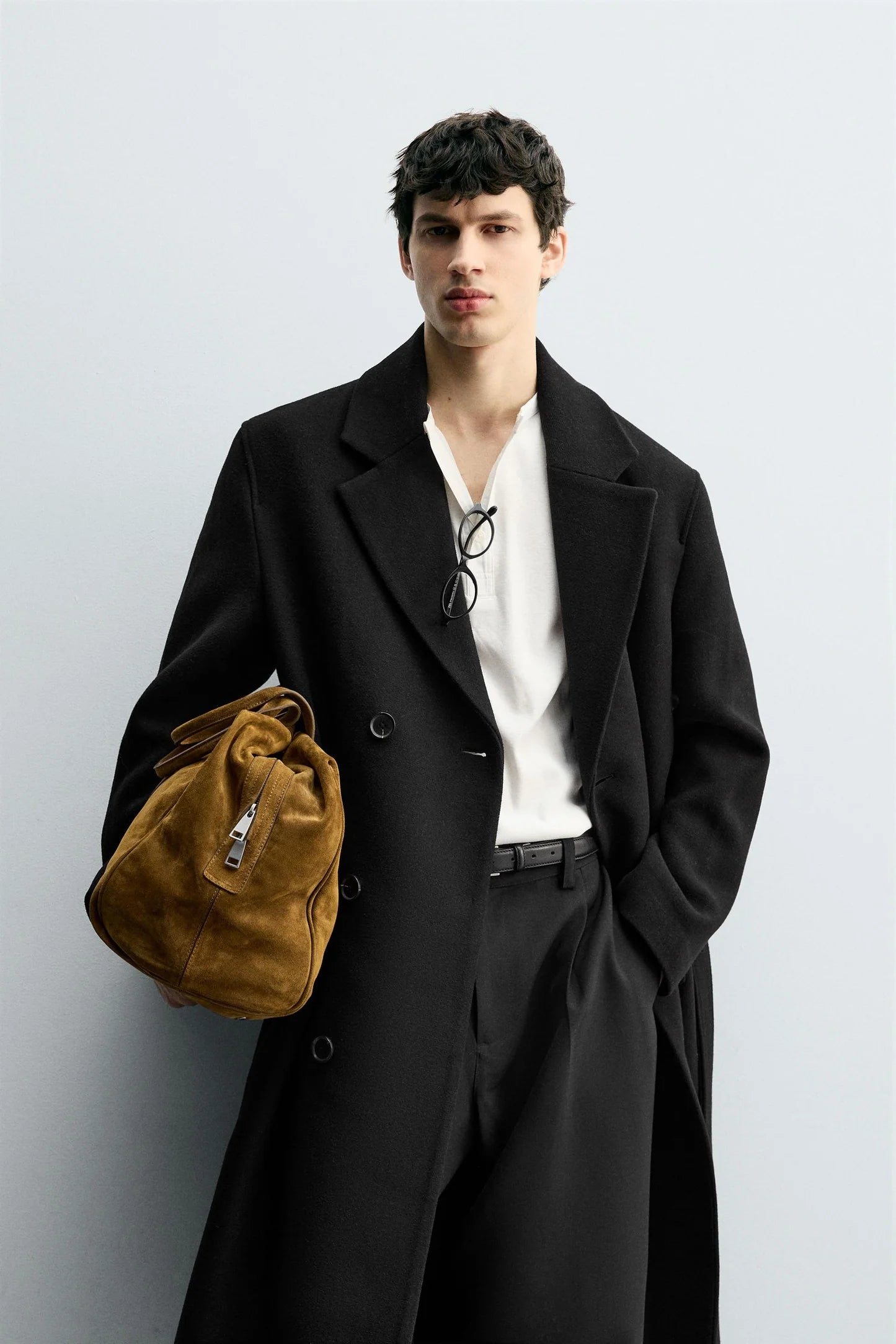 BLACK OVERCOAT